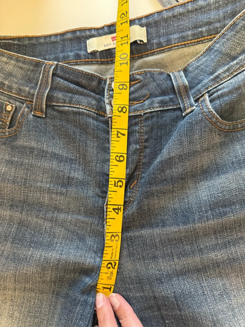 Levi’s 528 Bootcut Jeans Women’s Blue Denim Distressed Fade Stretch size 8 EUC